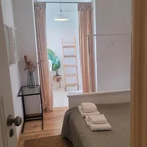 Tiny With Private Bathroom - Bairro Alto Lisbona