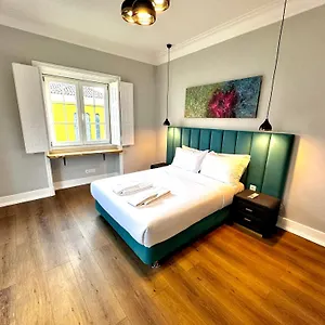 Bed & Breakfast Relax And Explore And, Lissabon